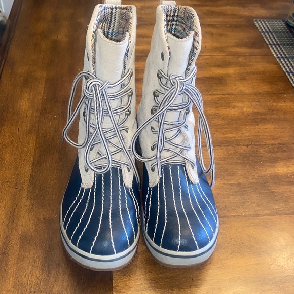 Sorel Cream and Navy Lace-Up Boots - Picture 2 of 7